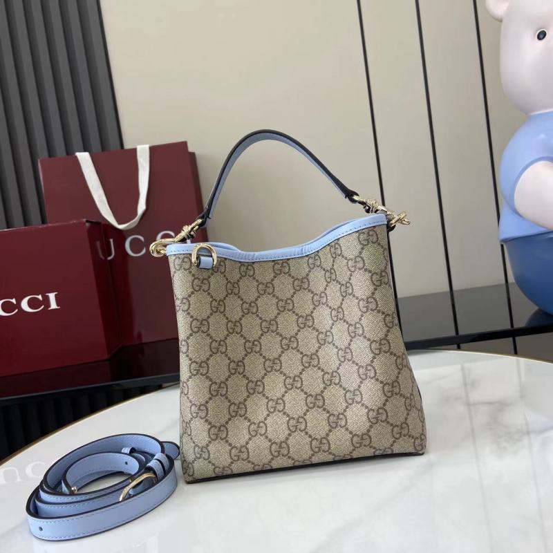 Сумка Gucci с монограммой и голубой отделкой