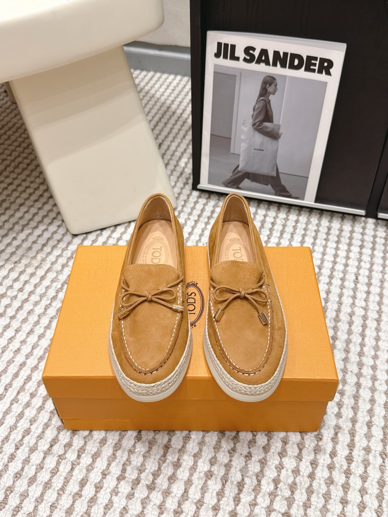 Женские замшевые лоферы Tod's с бантом и плетеной подошвой