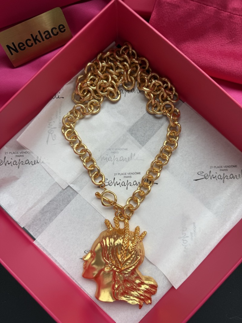Золотистое колье с головой женщины Schiaparelli