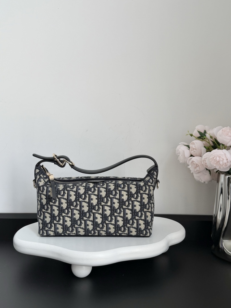 Сумка Dior с фирменным принтом