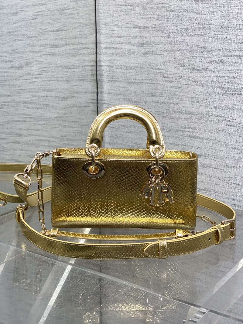 Сумка Dior Lady Dior золотая