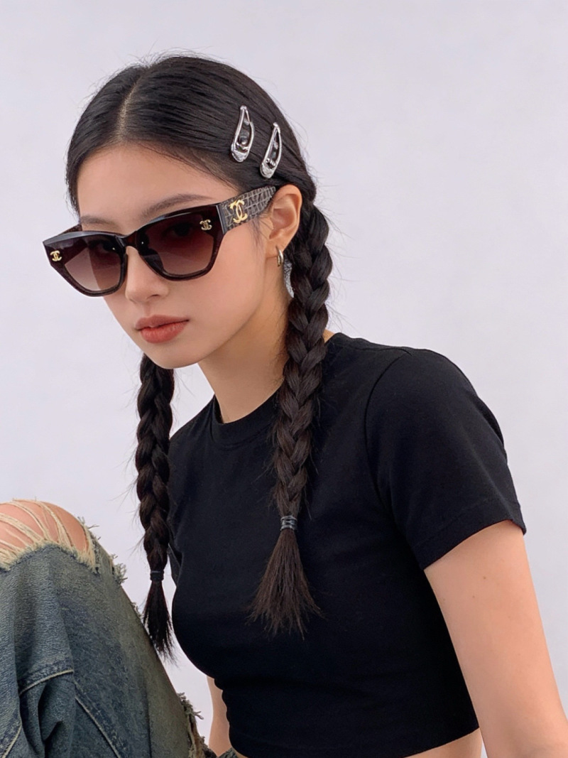 Солнечные очки CHANEL