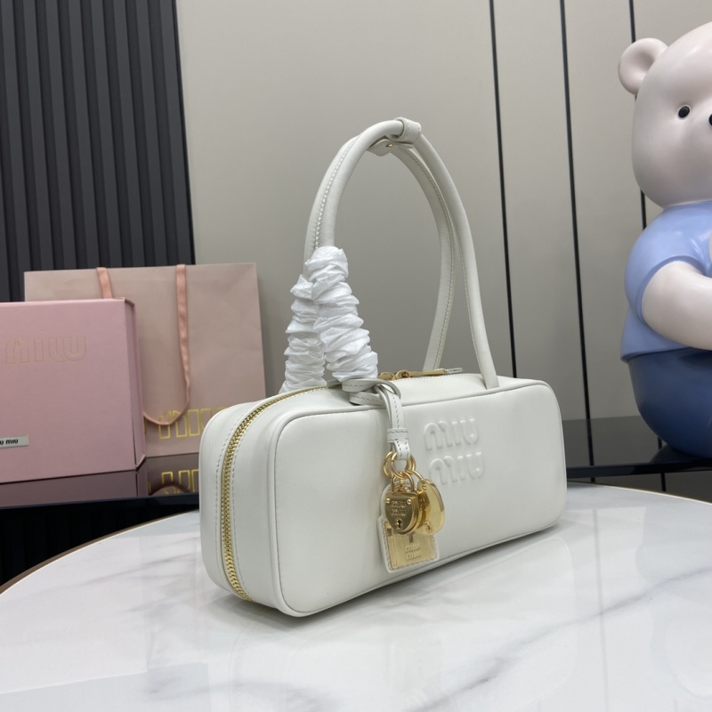 Сумка Miu Miu белая с замком и ручкой