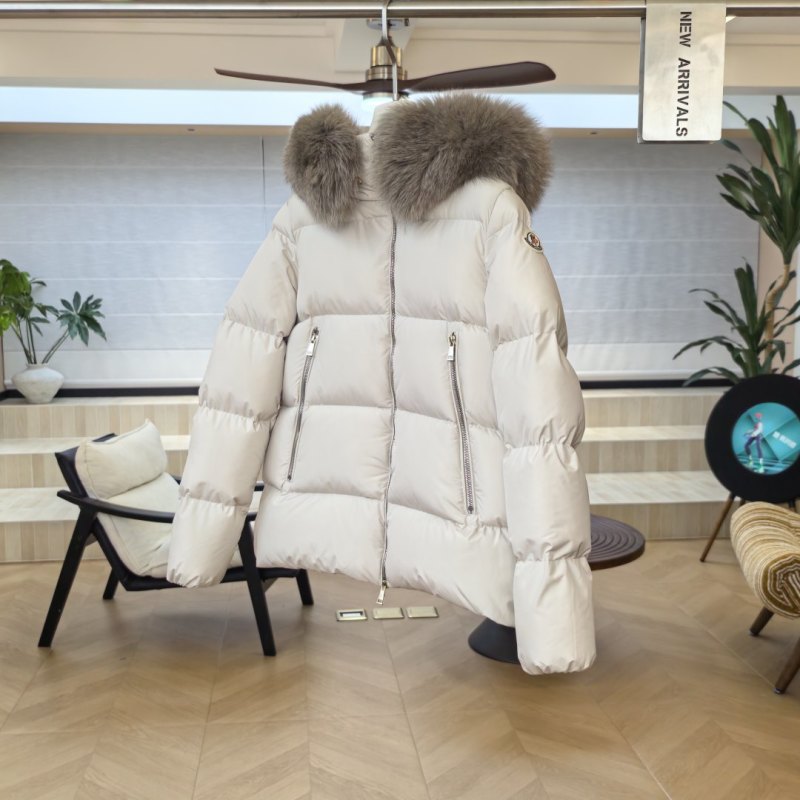 Пуховик Moncler