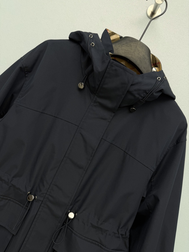 Куртка Burberry с клетчатыми манжетами