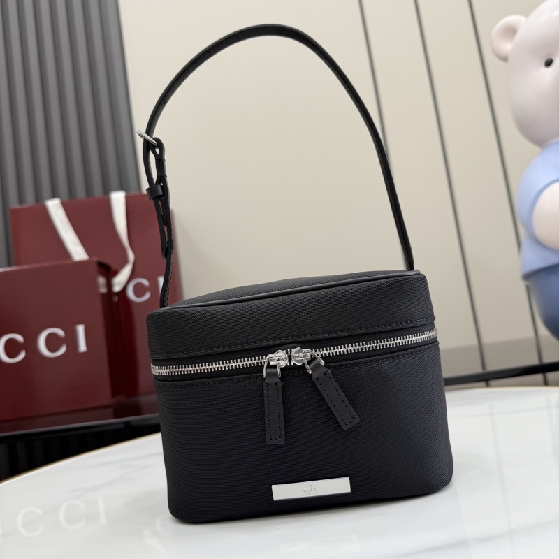 Черная сумка-косметичка Gucci с ручкой