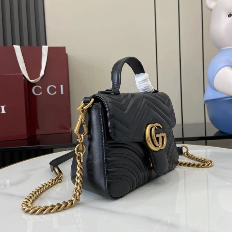 Черная сумка Gucci с золотой фурнитурой