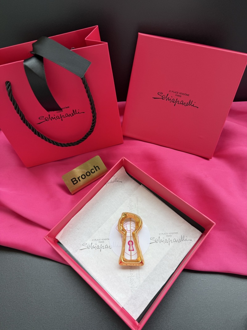 Брошь в форме ключа Schiaparelli