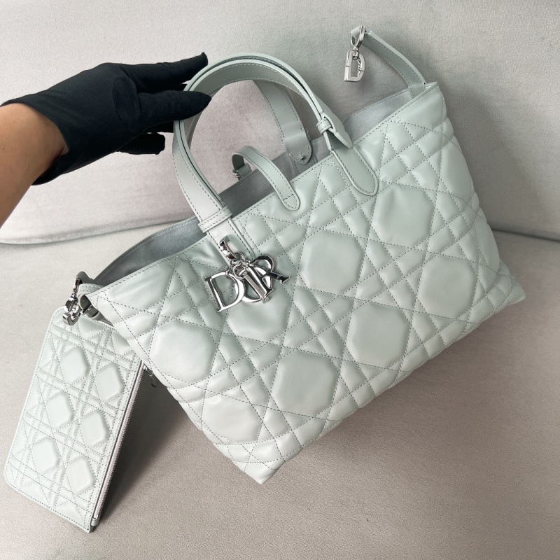 Сумка D.Toujours среднего размера с серебристой фурнитурой Dior