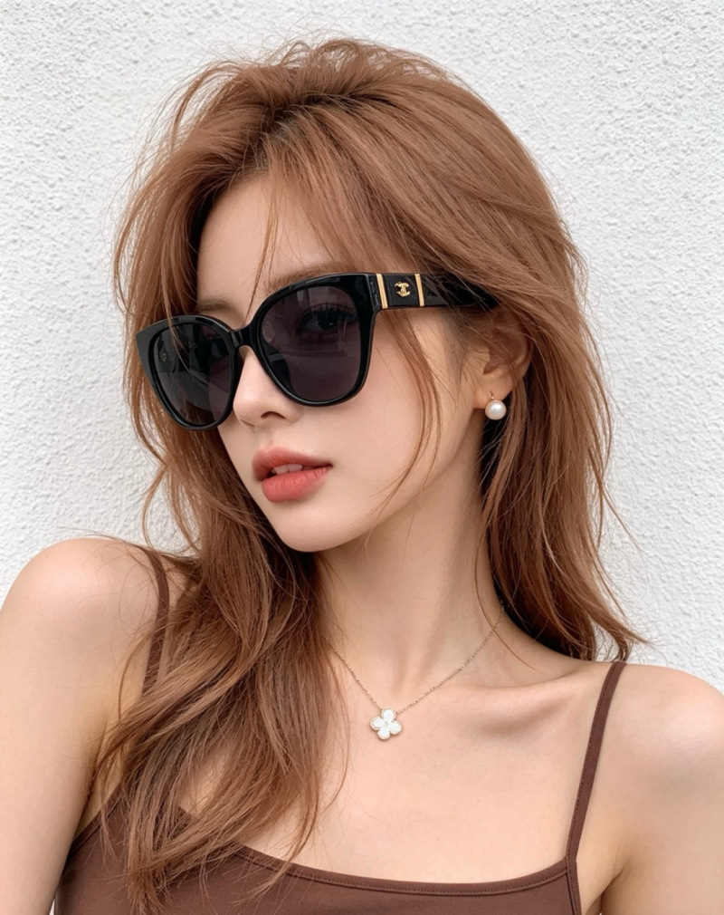 Солнцезащитные очки Chanel