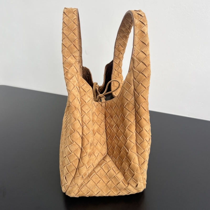 Сумка Bottega Veneta Campana из замши