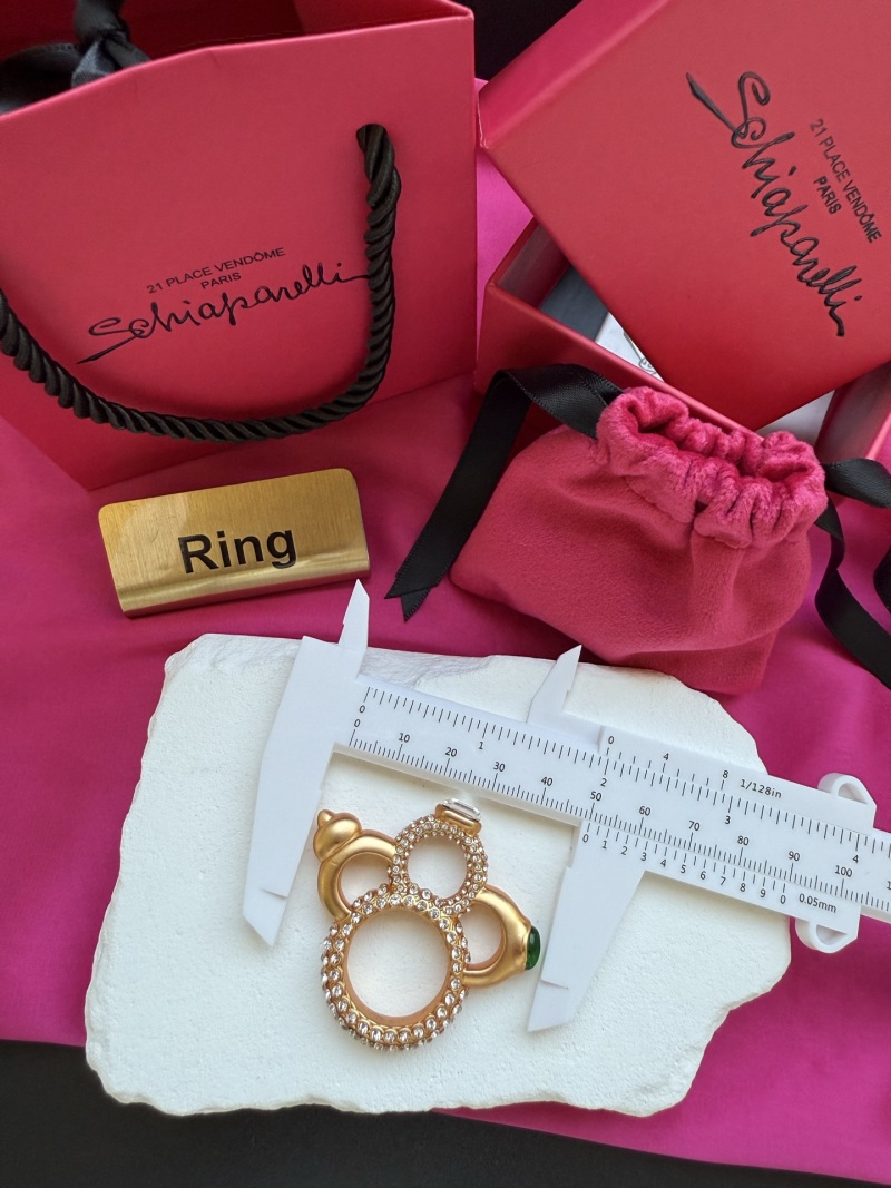 Кольцо с кристаллами и зелёным камнем Schiaparelli
