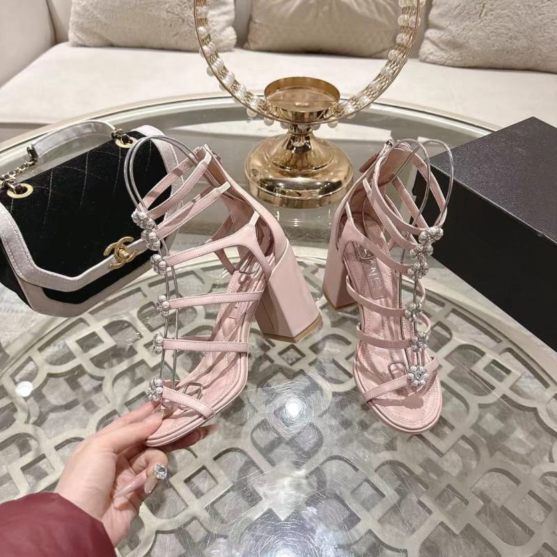Женские розовые сандалии на каблуке с декором Chanel