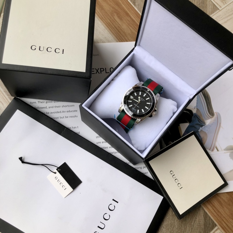 Часы Gucci