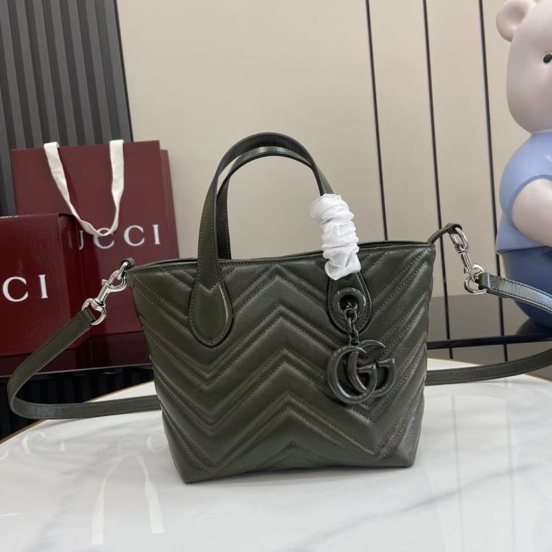 Сумка Gucci с квилтингом и логотипом GG