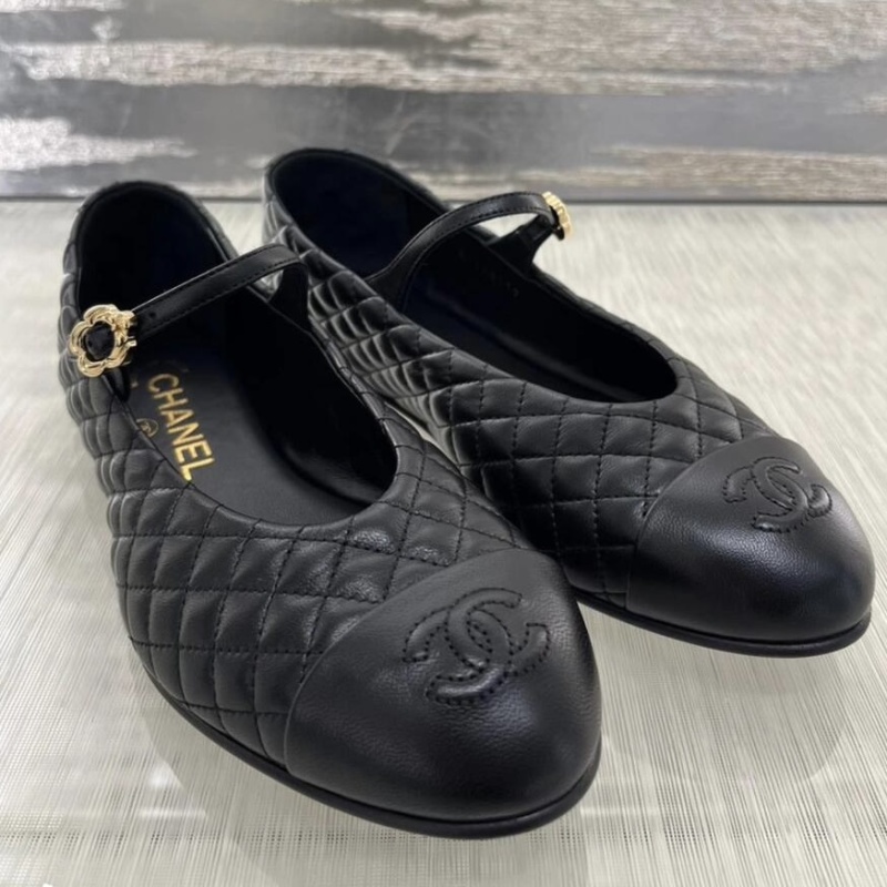Черные женские туфли Chanel марижан с декоративной пряжкой