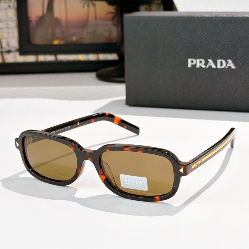 Солнечные очки Prada