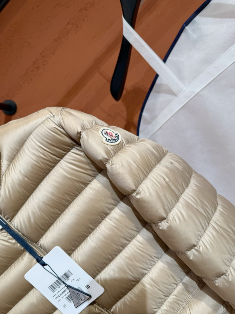 Пуховик Moncler