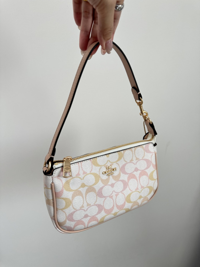 Сумка Coach с монограммой