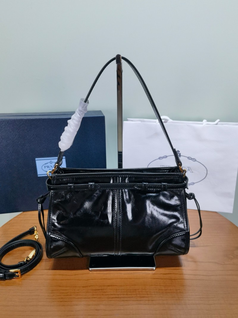 Сумка Prada Bonnie из масляной кожи