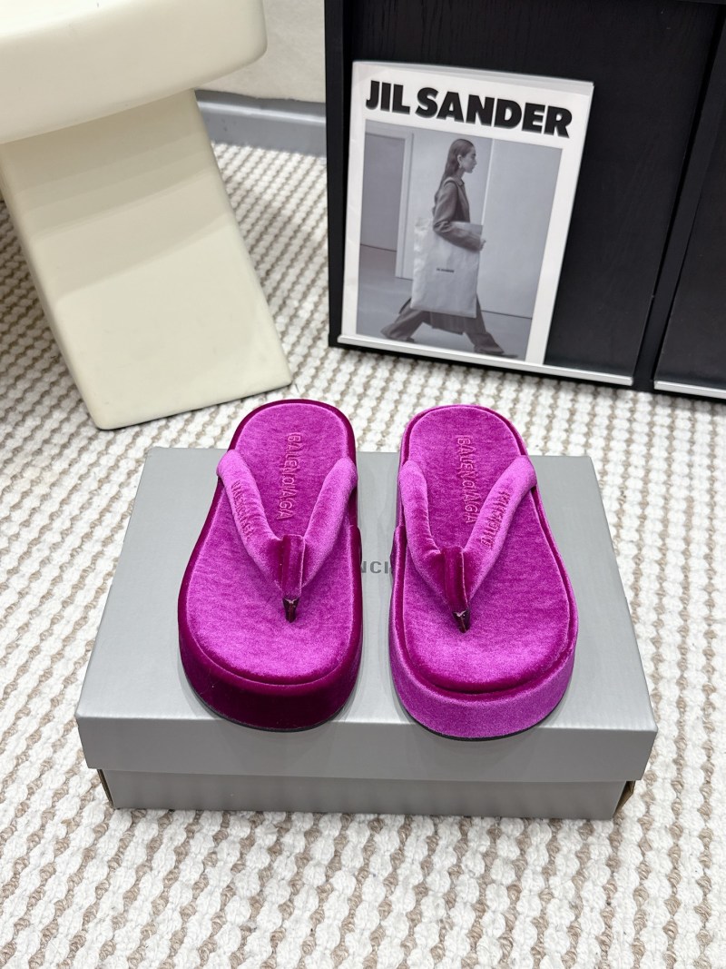 Шлёпанцы Balenciaga бархатные