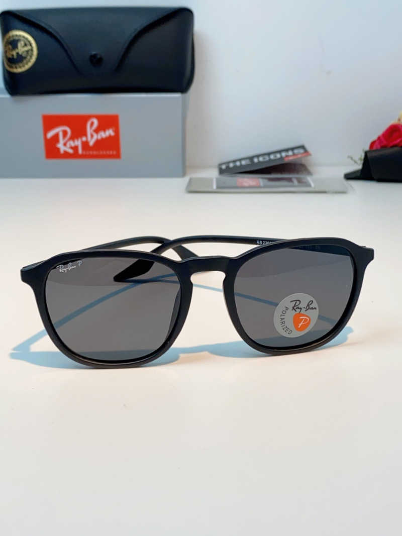 Солнцезащитные очки Ray-Ban RB2203