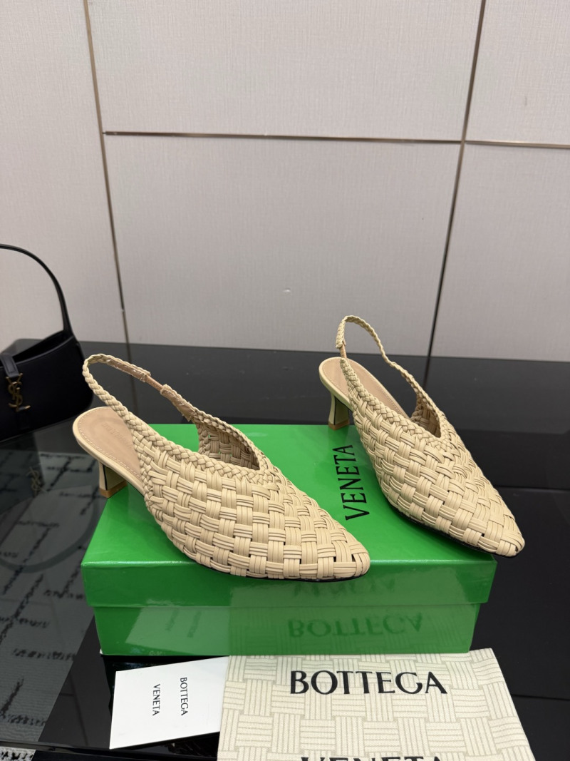 Женские плетеные туфли бежевого цвета Bottega Veneta