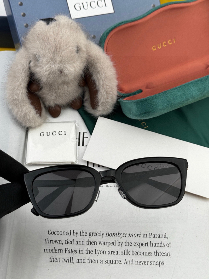 Солнечные очки Gucci модель G4319 прямоугольная оправа