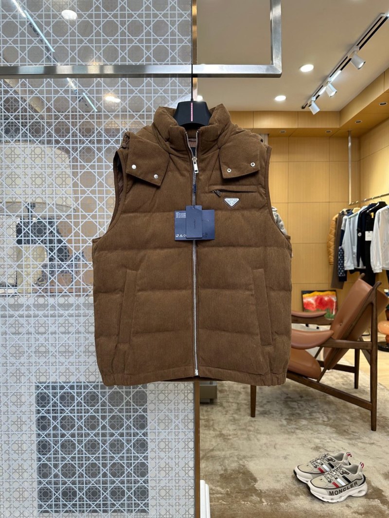 Жилет Prada
