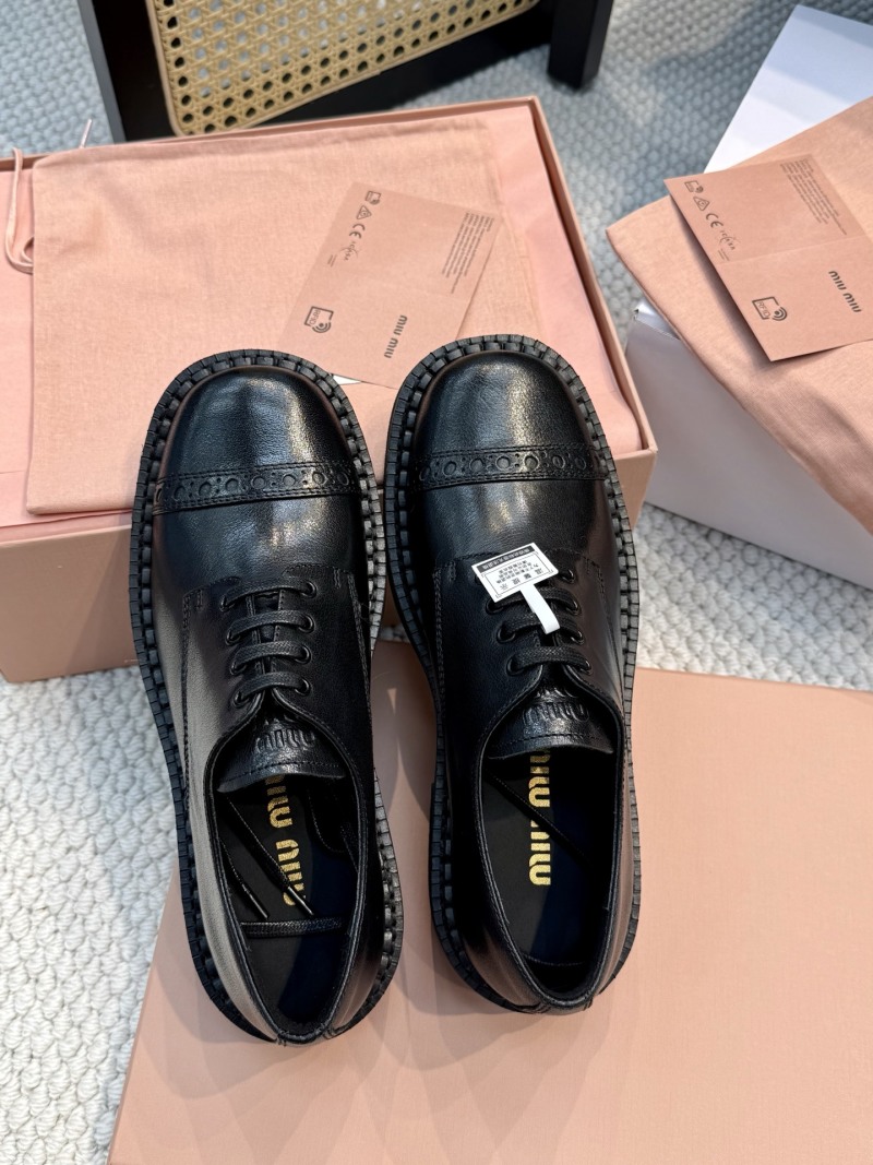 Женские туфли Miu Miu, черные кожаные с шнуровкой и массивной подошвой