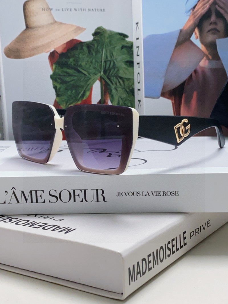 Солнечные очки женские Dolce & Gabbana с крупной геометрической оправой