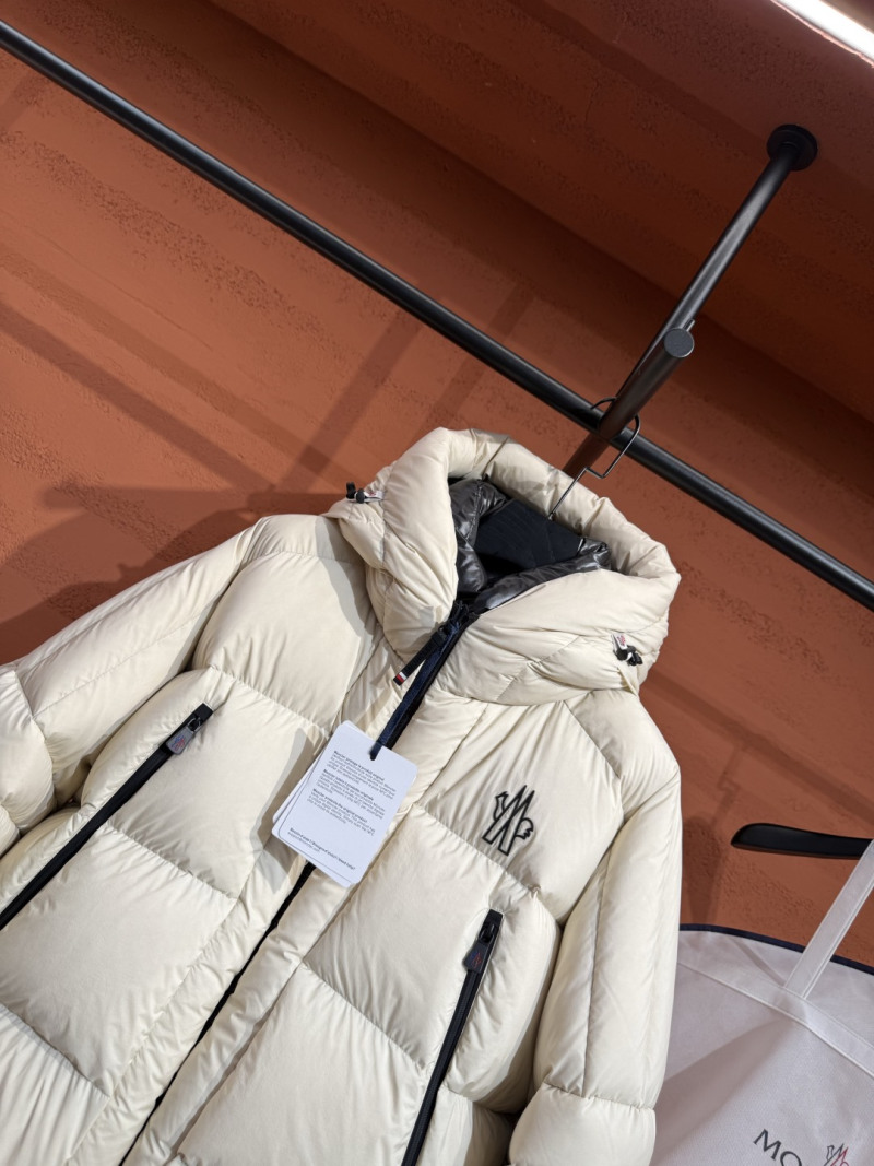 Пуховик Moncler
