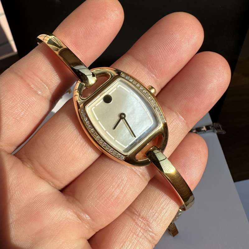 Часы Movado