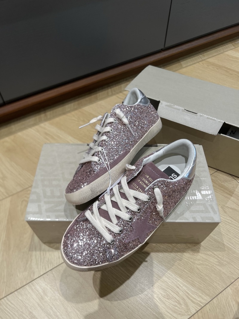 Кроссовки с пайетками Golden Goose