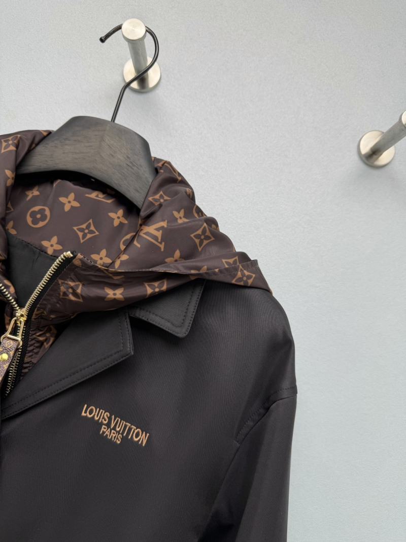 Чёрное пальто Louis Vuitton с монограммой