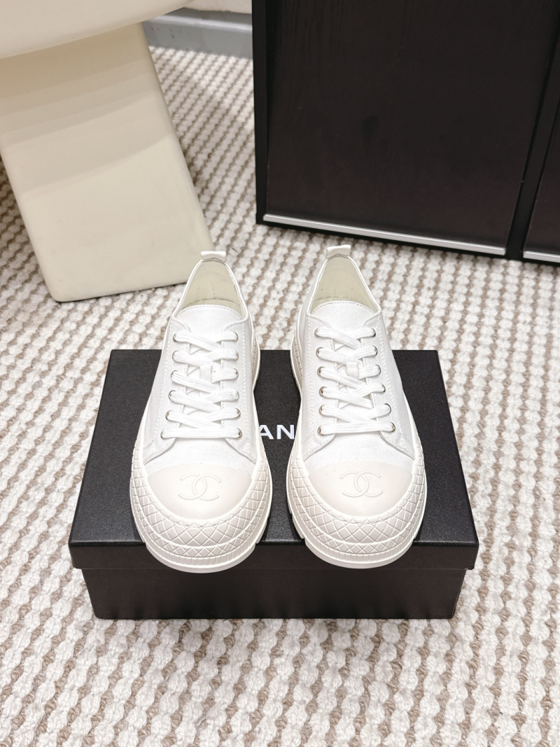 Кроссовки Chanel с логотипом