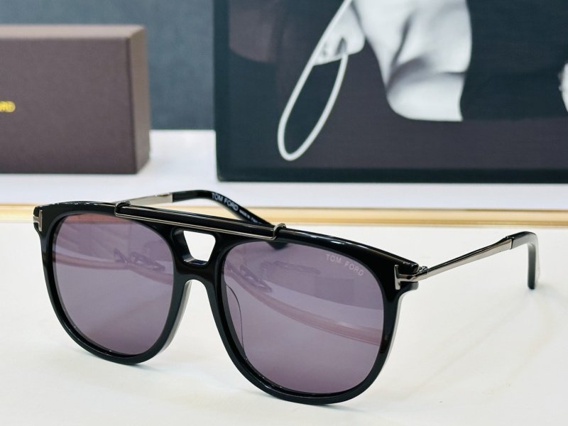 Солнечные очки Tom Ford FT1306