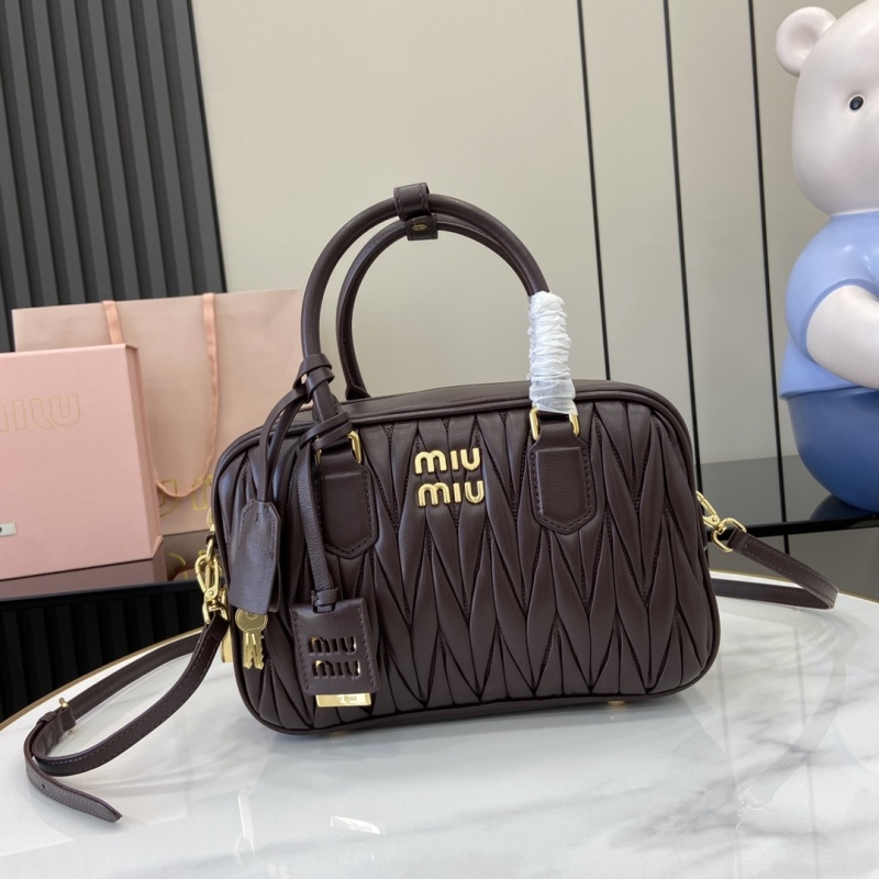 Сумка Miu Miu коричневая с золотой фурнитурой