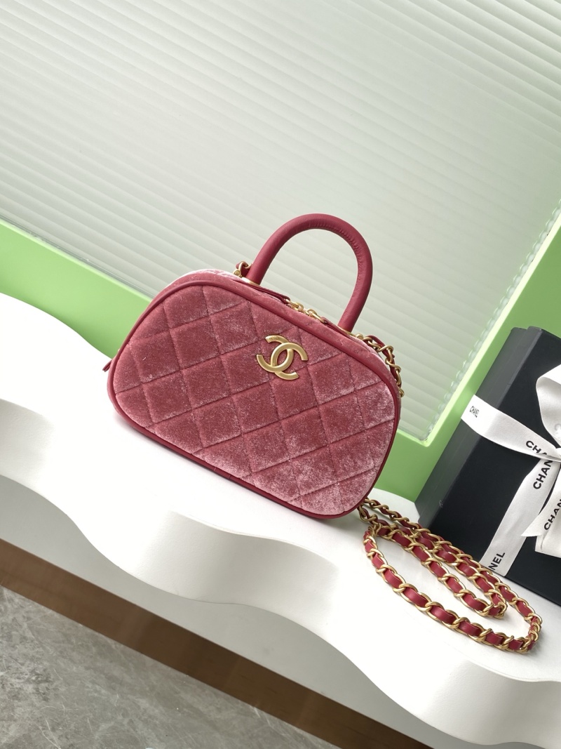 Розовая бархатная сумка с плетеным рисунком Chanel