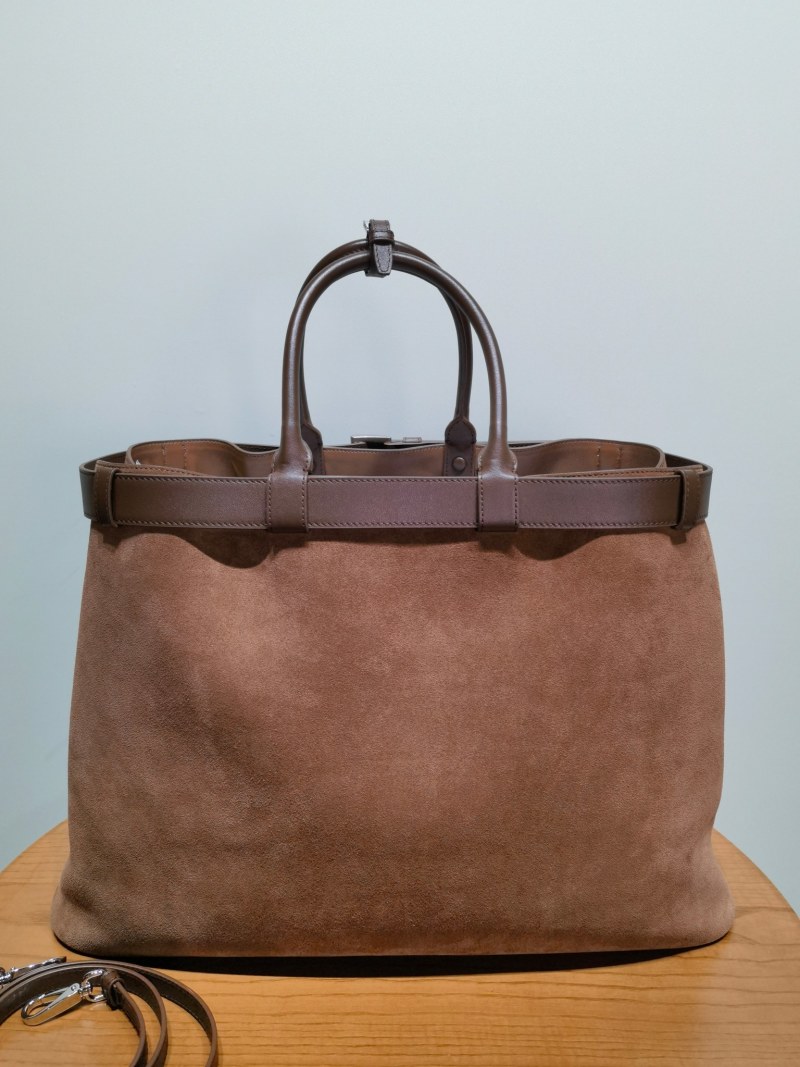 Сумка Prada из замши с пряжкой