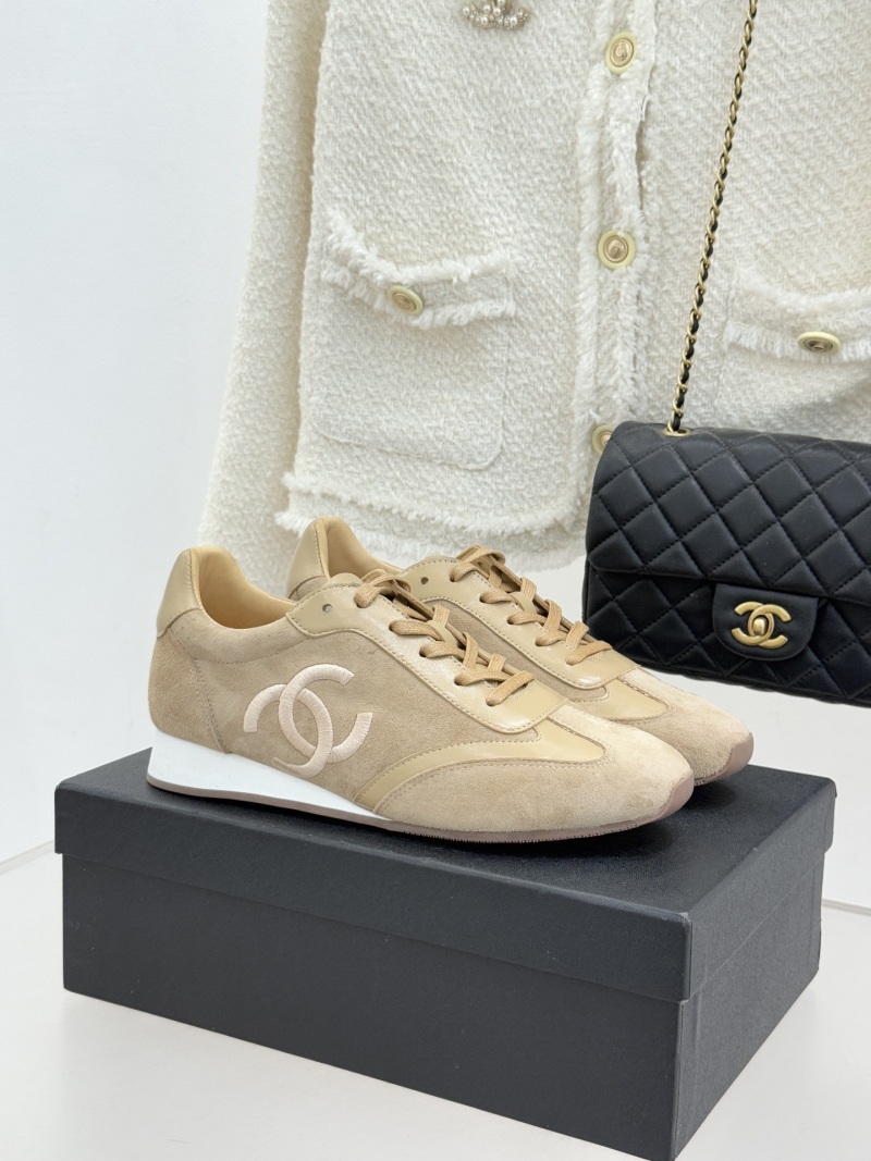 Женские кроссовки в стиле Chanel