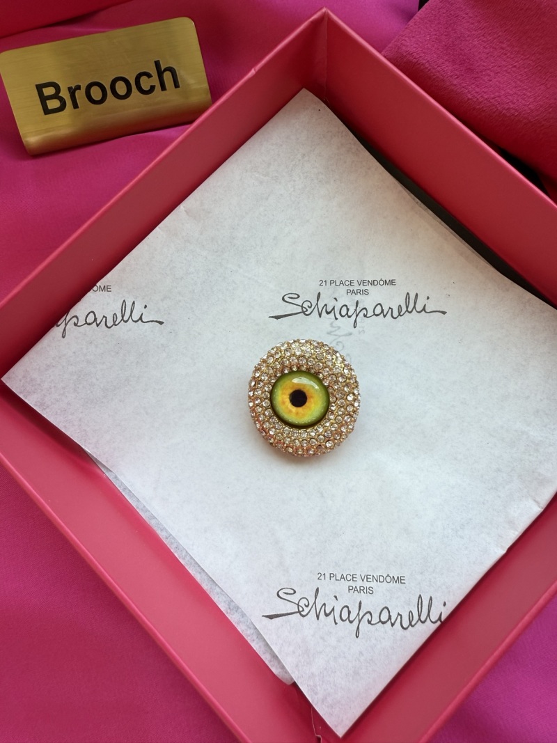Брошь Schiaparelli с глазом