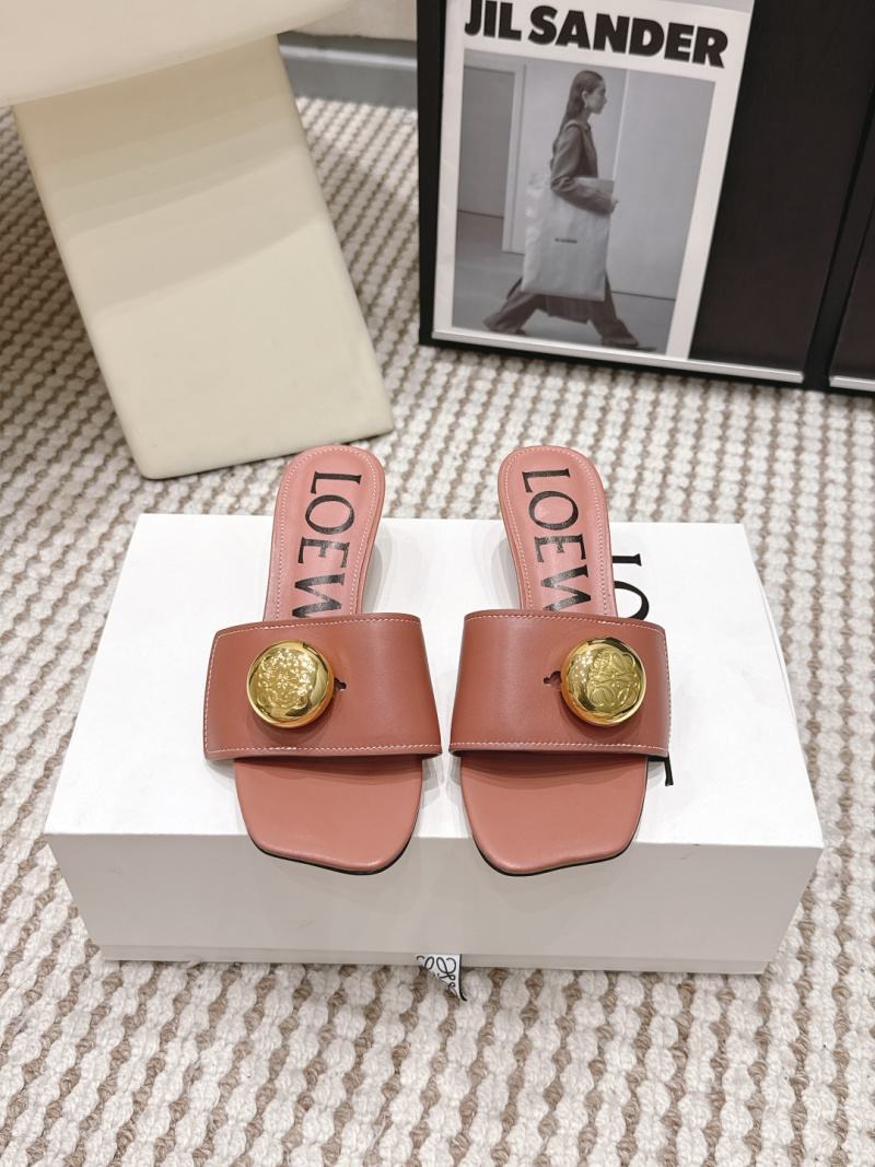 Женские кожаные шлёпанцы LOEWE с декоративной пряжкой