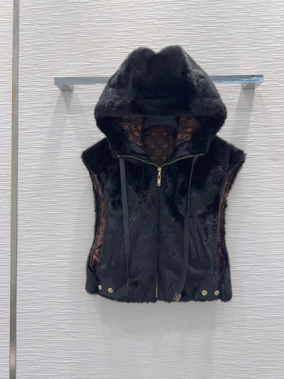 Жилет Louis Vuitton