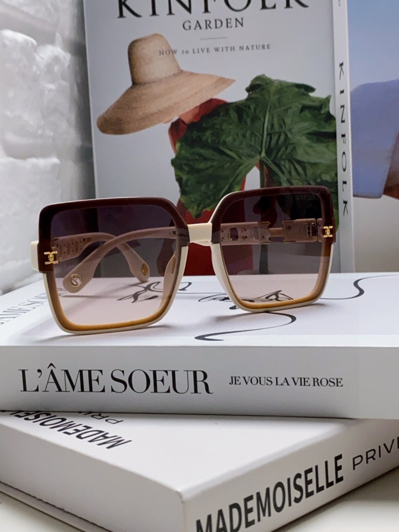 Солнцезащитные женские очки в белой оправе Hermès