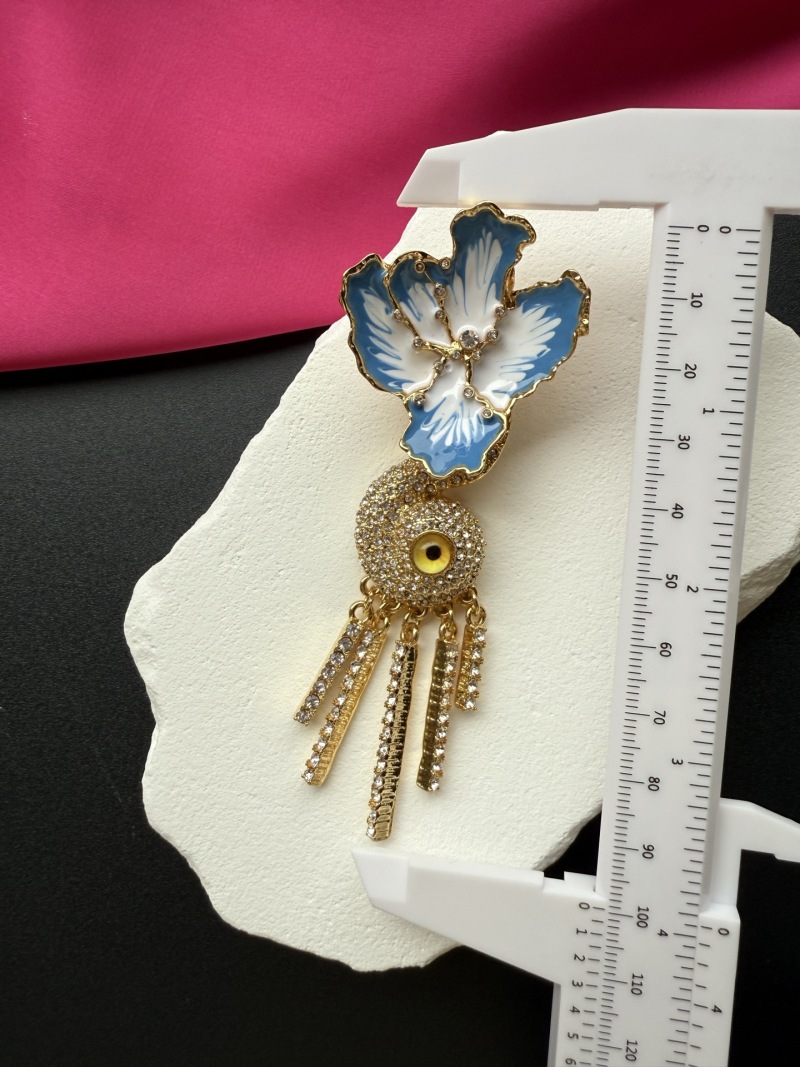 Серьги с цветочным узором и кисточками Schiaparelli