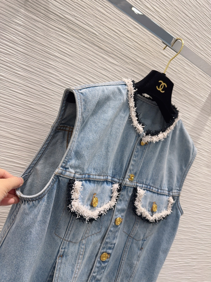 Жилеты Chanel
