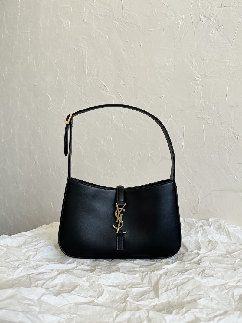 Черная кожаная сумка Saint Laurent