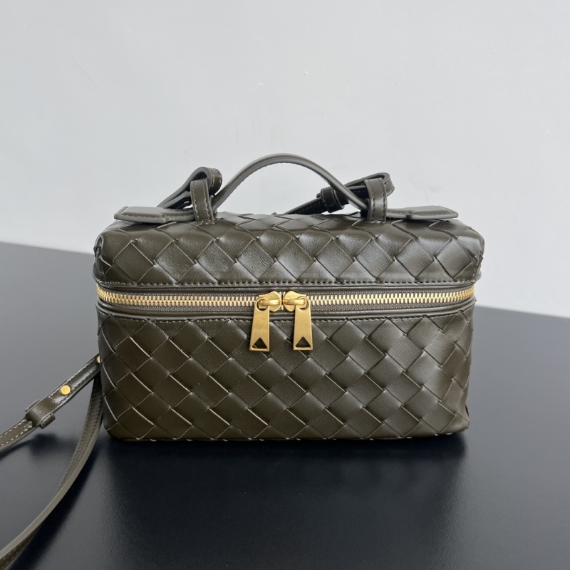 Bottega Veneta Vanity Case Кожаная косметичка с плетением