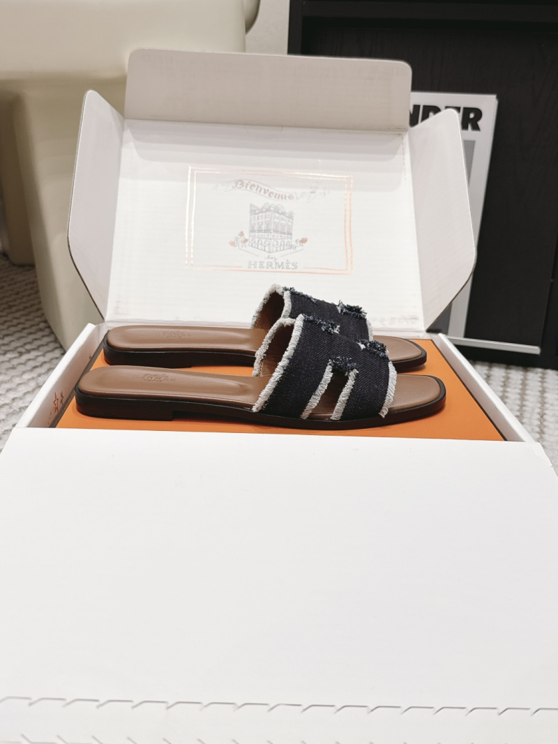 Женские шлёпанцы Hermes с ремешком в форме буквы H Hermès